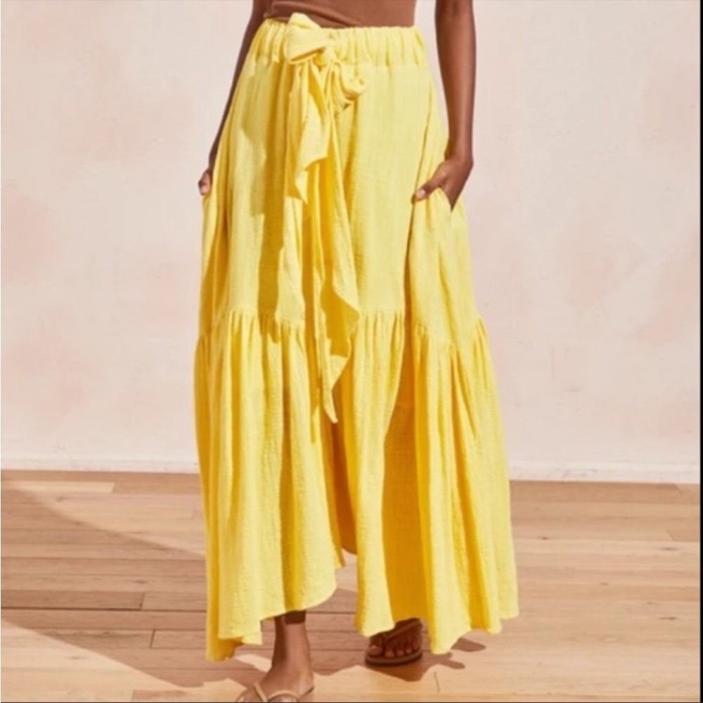 NWT Westside Tie Front Linen Feel Maxi
Skirt Yellow
